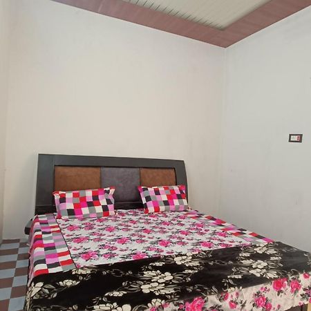 Keshav Narayan Home Stay Mathura Eksteriør bilde