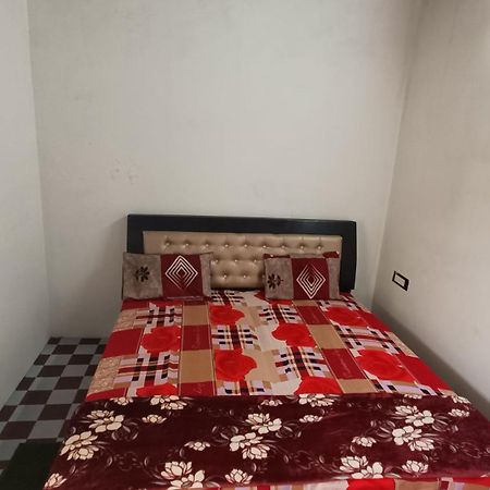 Keshav Narayan Home Stay Mathura Eksteriør bilde
