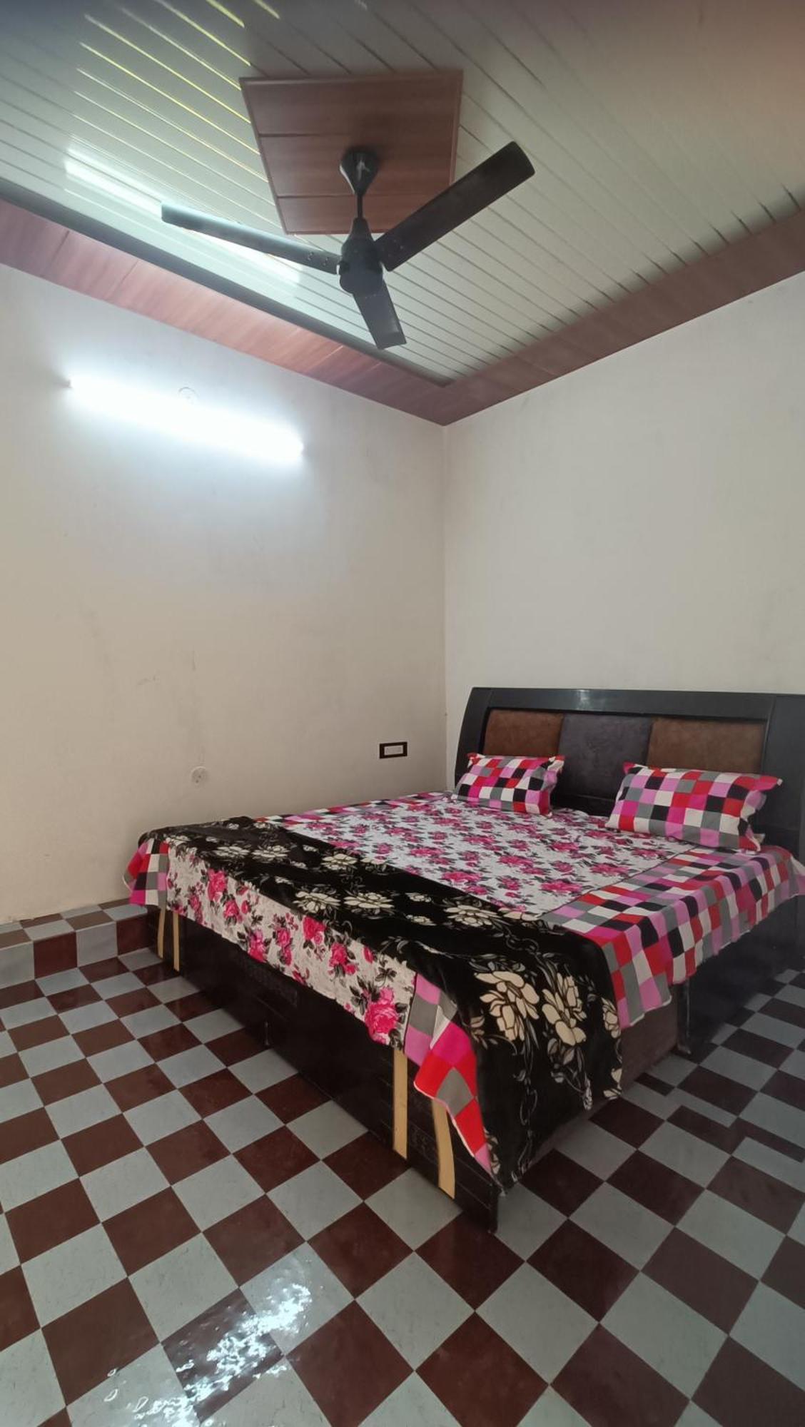 Keshav Narayan Home Stay Mathura Eksteriør bilde